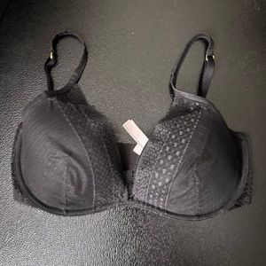 Victoria’s Secret Incredible lace plunge bra in black- 34DD NWOT